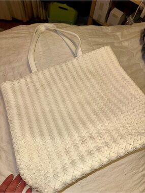 Deux Lux White Woven Shoulder Tote